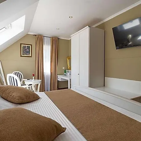 Hotel Jupa's *